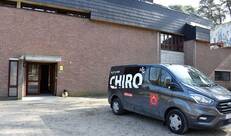 Wagen met bestickering van de Chiro