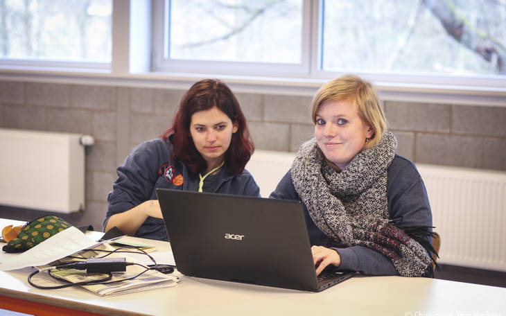 vrouwen, chiro, laptop, binnen